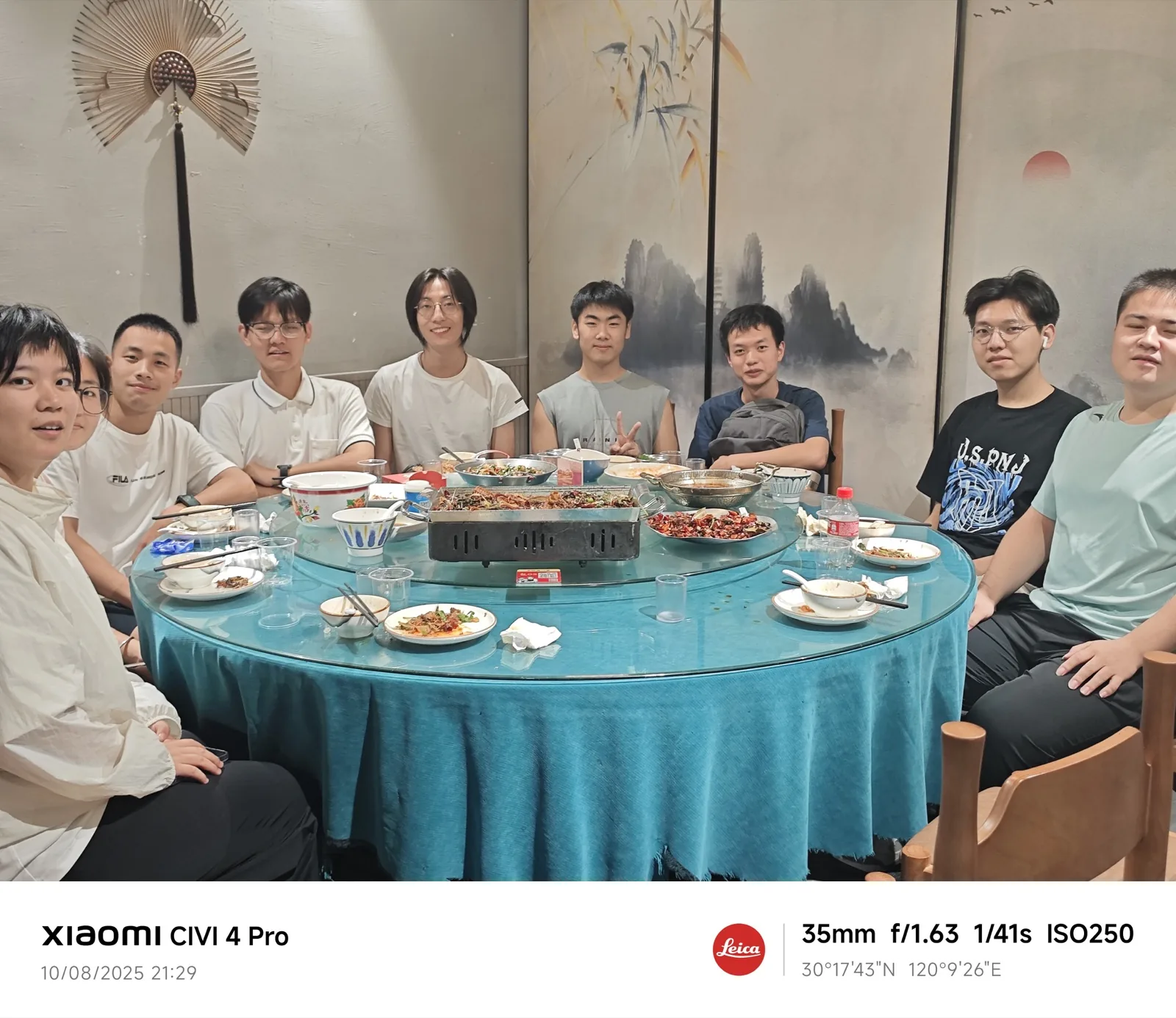 一起吃顿饭的部门日常照片